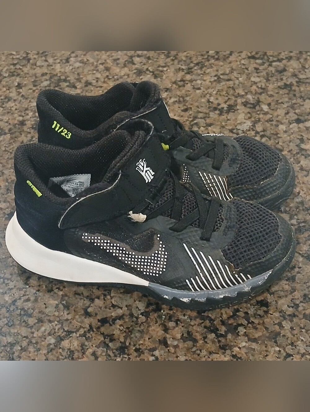 Nike Kyrie Flytrap 5 Low Black Cool Grey Kids Size: 12C